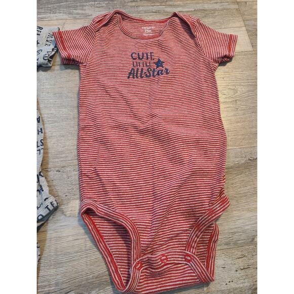 Carter's 24 months set of boys one pieces - Picture 3 of 8